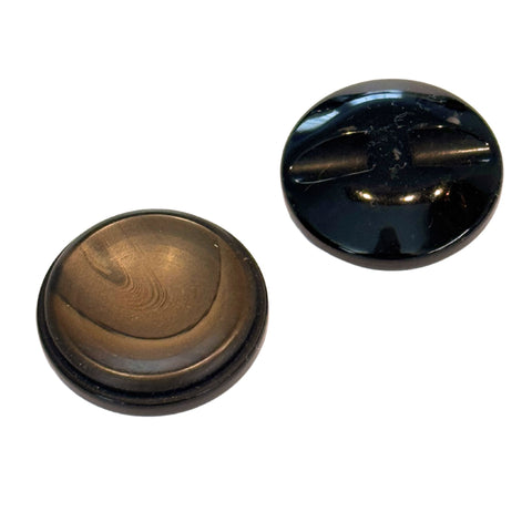 Brauner Mantelknopf – Hornoptik, geschliffen (Einzelstück KM-SO-12)