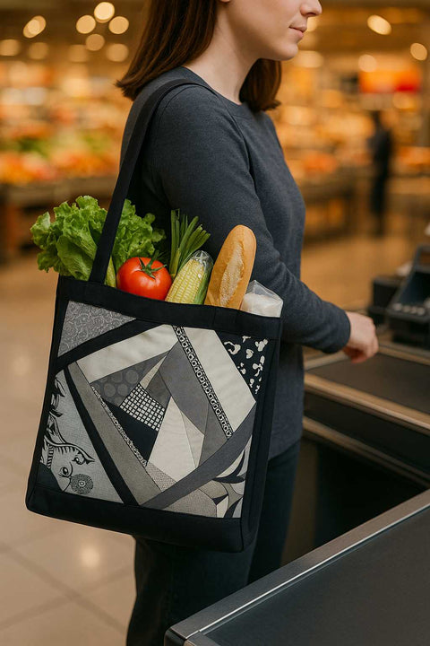 Patchwork Tasche Marlene – Schwarz-Weiß Unikat aus Handarbeit