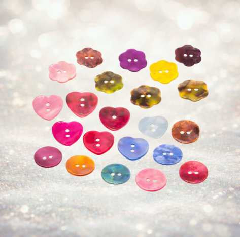 Farbige Perlmuttknöpfe