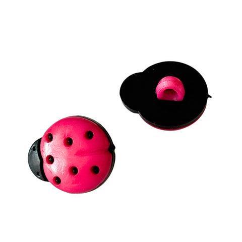 Kinderknopf Marienkäfer pink schwarz Kunststoff mit Öse Rückseite