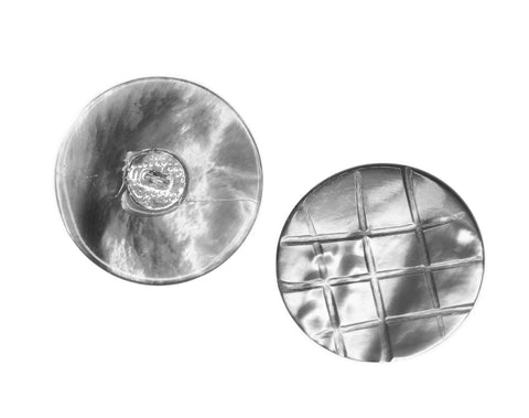 Makassar Perlmuttköpfe grau mit Fußballmuster und Öse