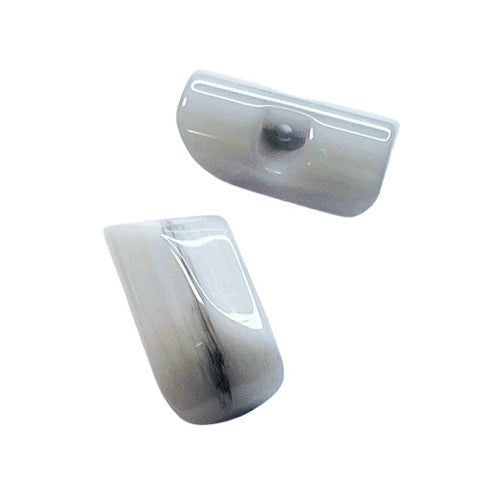 Knebelknopf Hornimitat hell grau K-11