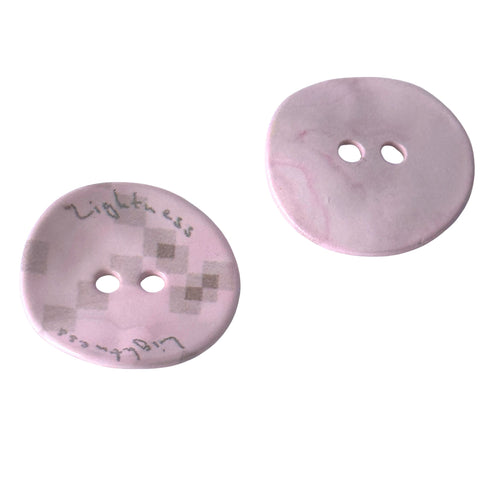 rosa lackierter und bedruckter Perlmuttknopf mit 2 Löchern in 20 mm und 25 mm Größe