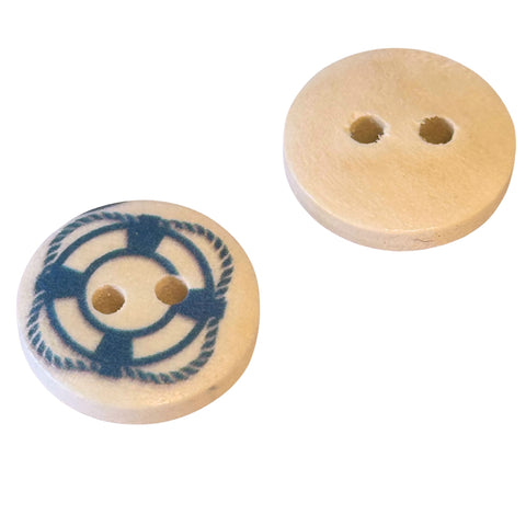 Naturfarbener Holzknopf mit blauem Rettungsring-Motiv und 2-Loch-Befestigung