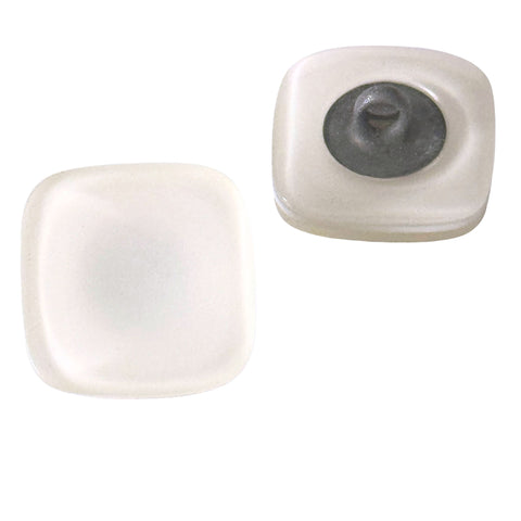 Quadratischer creme Blusenknopf mit Öse und glänzender Perlmuttoptik in 11 mm, 12 mm, 15 mm und 18 mm