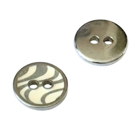 Retro Metallknopf MK-36 in Silber mit creme-grauem Muster als 2-Loch-Knopf in 15 mm