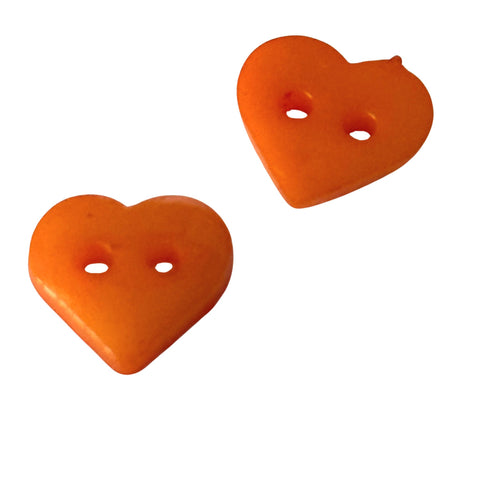 Oranger herzförmiger  Mini Kinderknopf aus Kunststoff mit 2 Löchern in 10 mm Größe