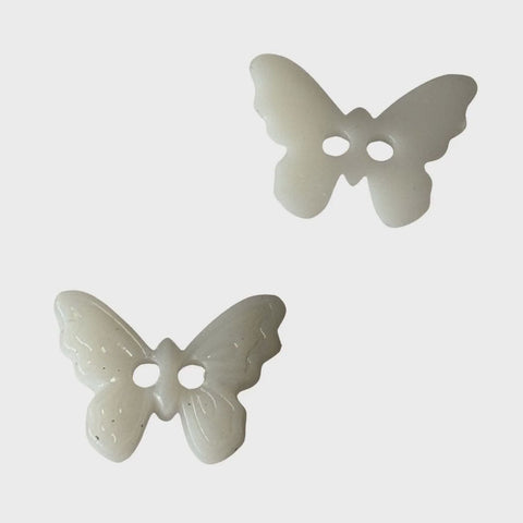 Kinderknopf Schmetterling Weiß 15 mm – Kunststoffknopf KK-62-weiß – Hero Spotlight
