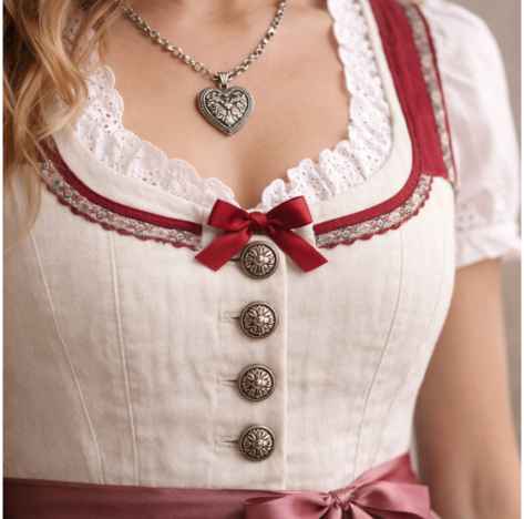 Trachtenknöpfe aus Metall an Dirndl – verzierte Knöpfe für Trachtenmode